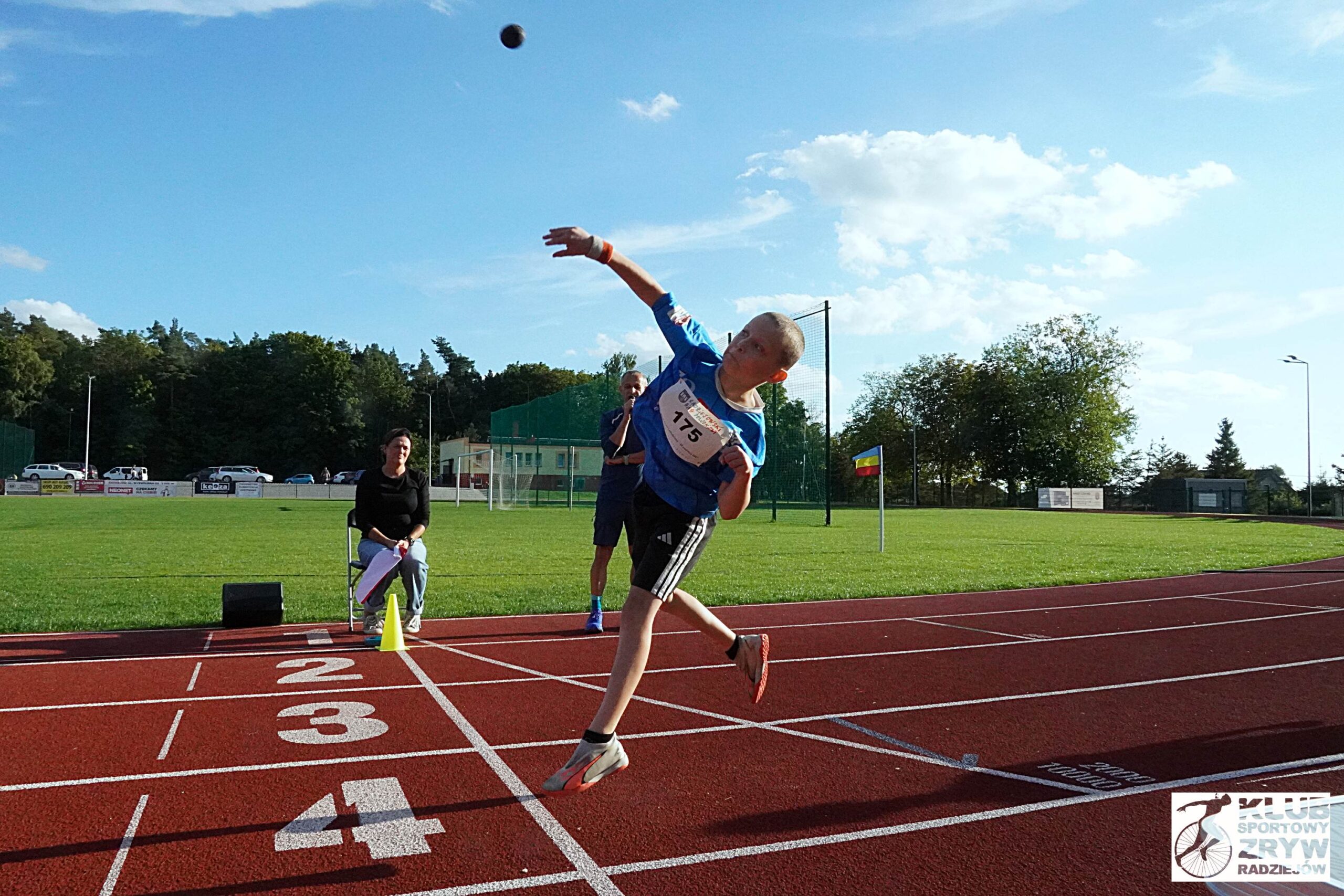 Rzut piłką palantową